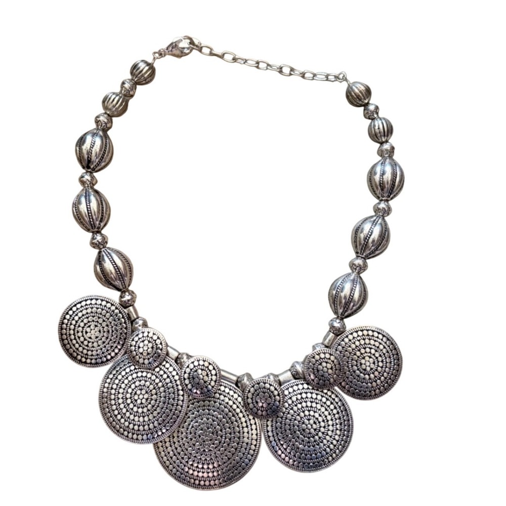 St.‎ Thomas Silver Tone Bib Statement Necklace Textured Circle Medallions